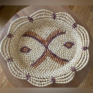 Vintage straw weaved design wall decor basket